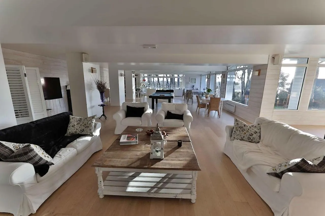 La Villa Bel Ange Saint-Philibert  فندق
